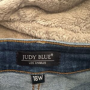 Judy Blue Classic Capri